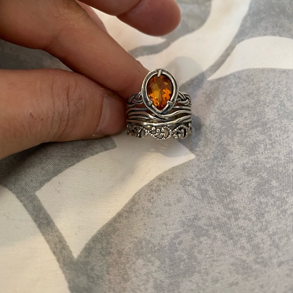 Beautiful ring - Picture 2 of 5